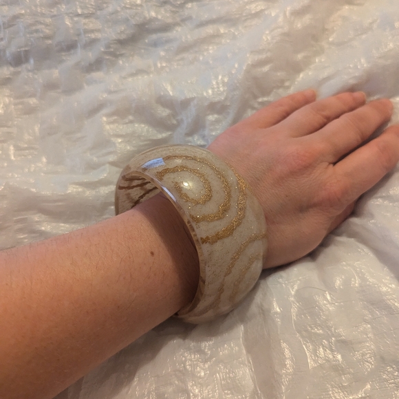 Amazing cream and gold sparkles wide bangle bracelet - Picture 5 of 7